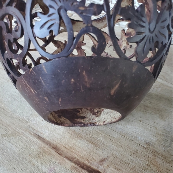 Handcarved coconut from Thailand with lizard designs - Picture 6 of 6